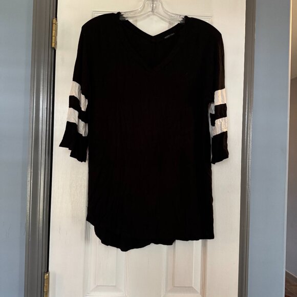 Heimish Size M Black Super Soft Half Sleeve Top Stripes on Sleeves - Picture 2 of 2